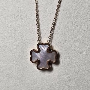 Elegant Gold and White Clover Pendant Necklace